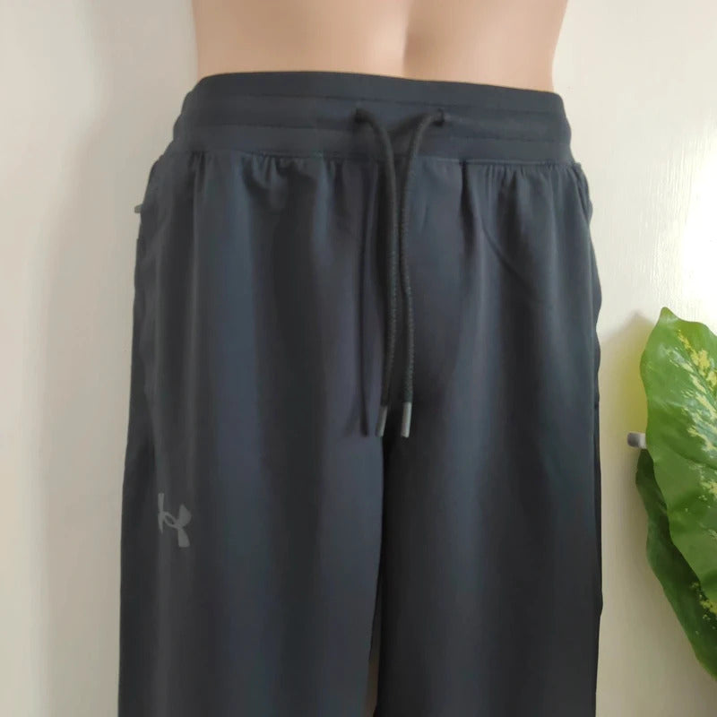 Under Armour Men's Sportstyle Tapered Joggers – Black – Size Small