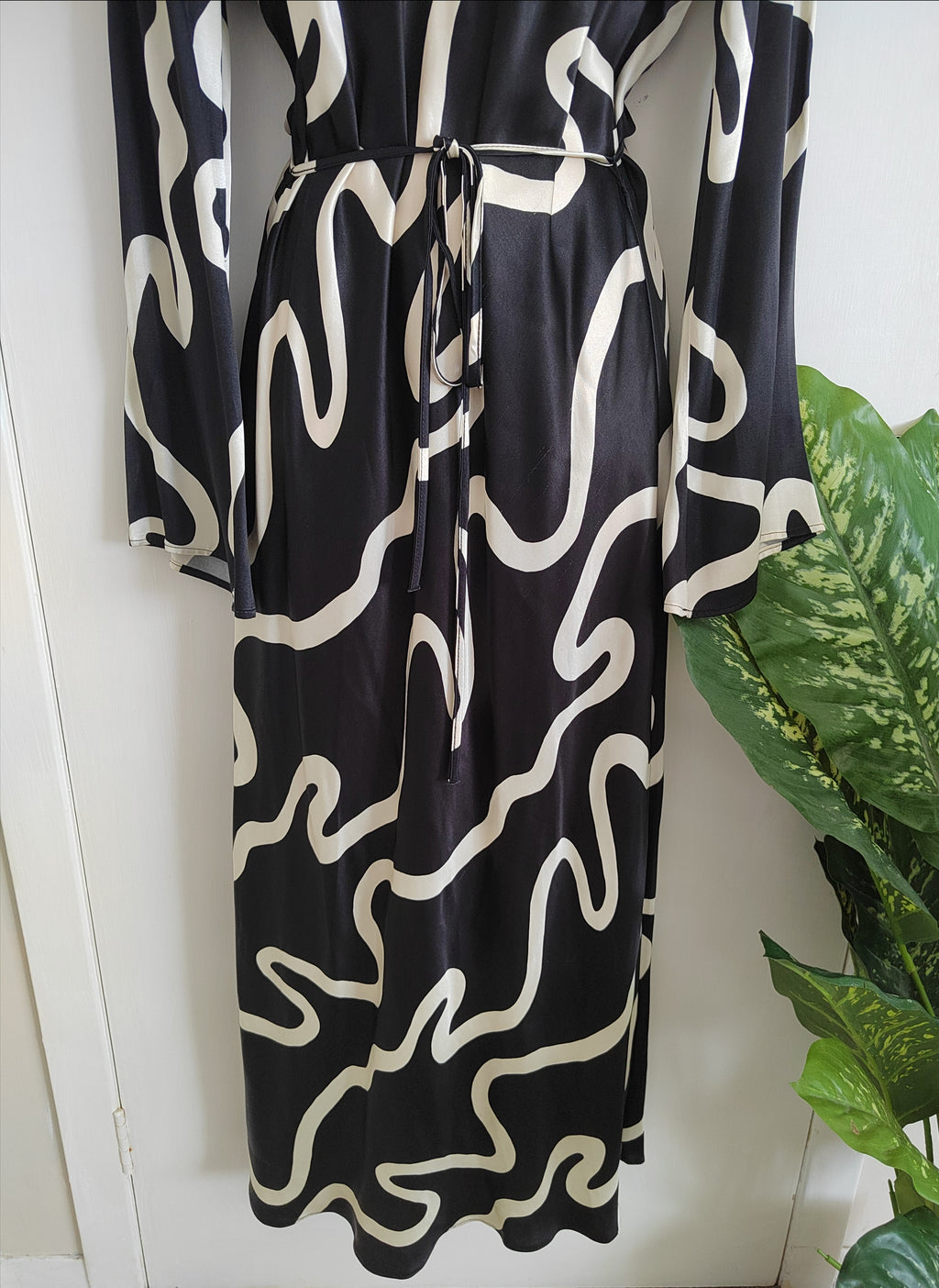 River Island Abstract Swirl Long Sleeve Belted Midi Dress – Black & Cream - Size UK 12