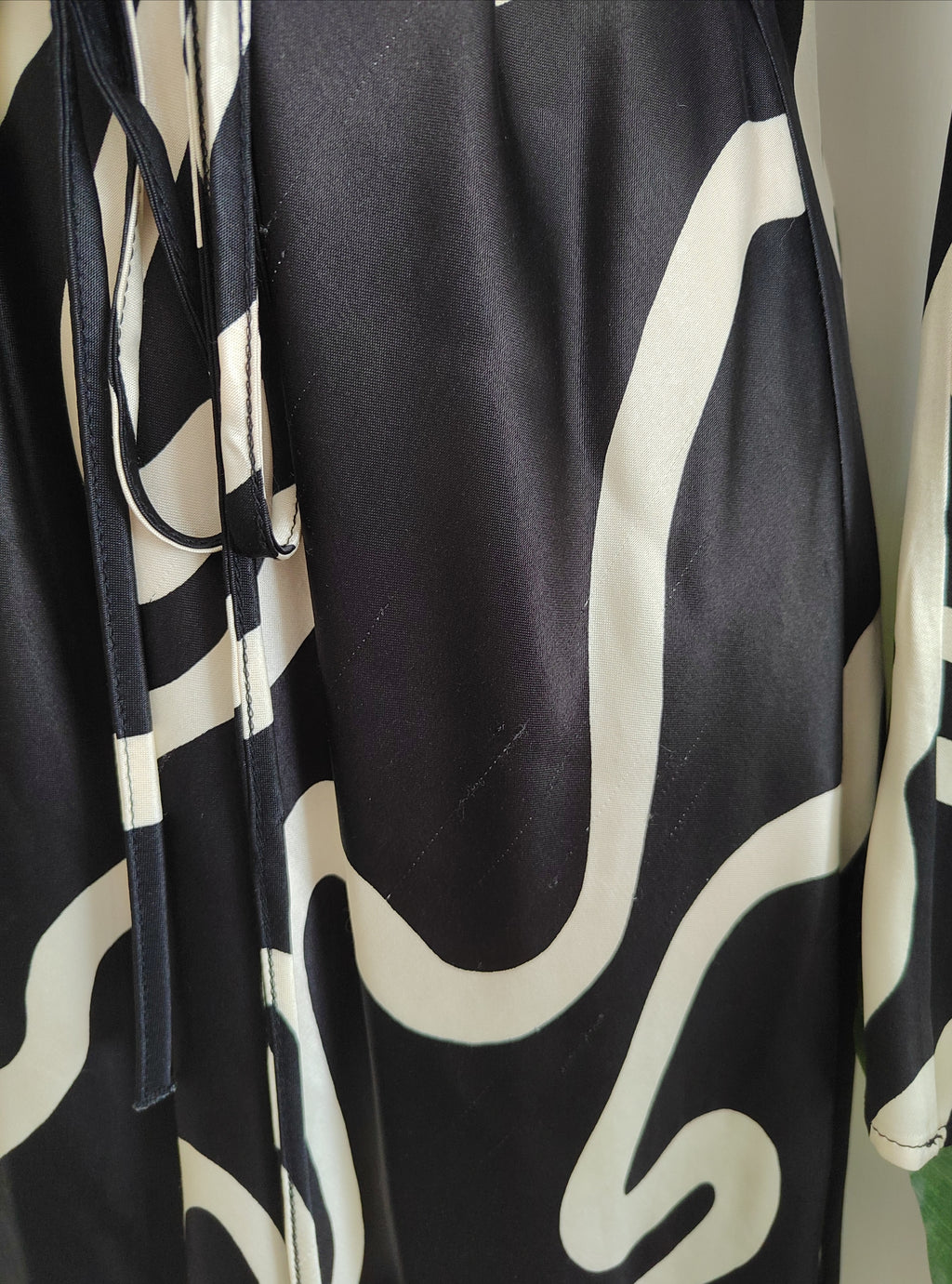River Island Abstract Swirl Long Sleeve Belted Midi Dress – Black & Cream - Size UK 12