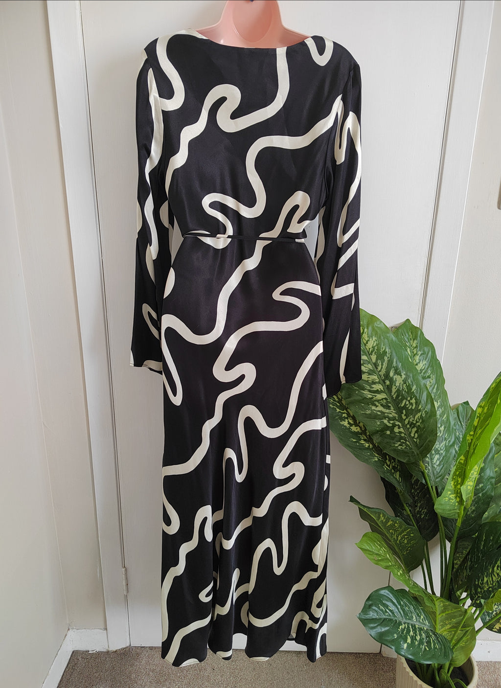 River Island Abstract Swirl Long Sleeve Belted Midi Dress – Black & Cream - Size UK 12