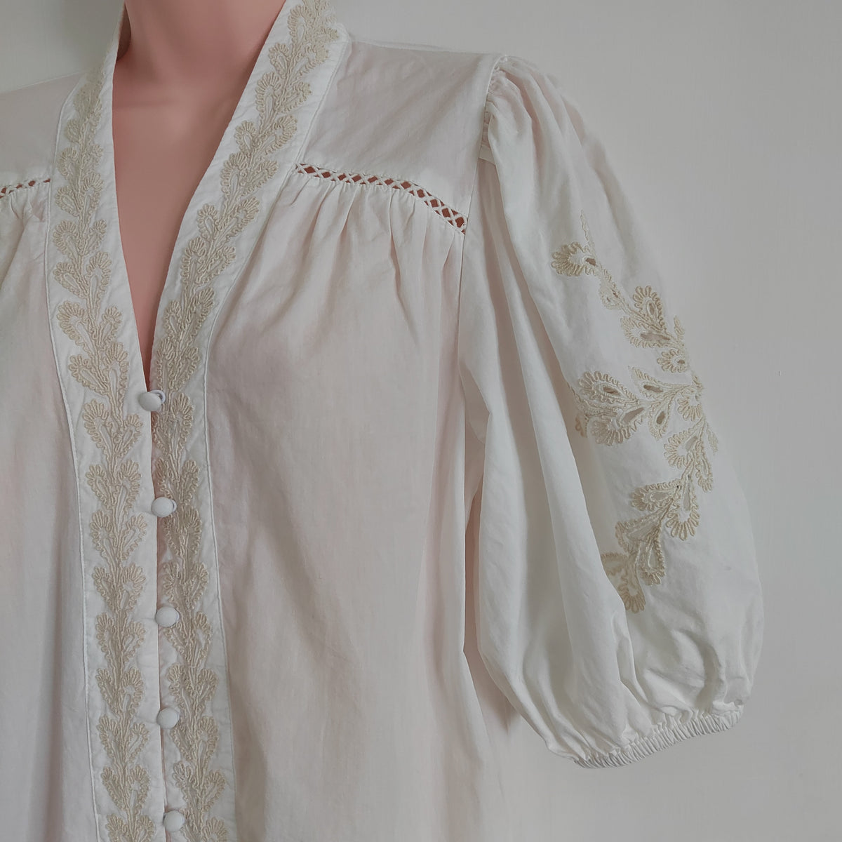 Mint Velvet Ivory Embroidered Balloon Sleeve Boho Blouse – Size Medium