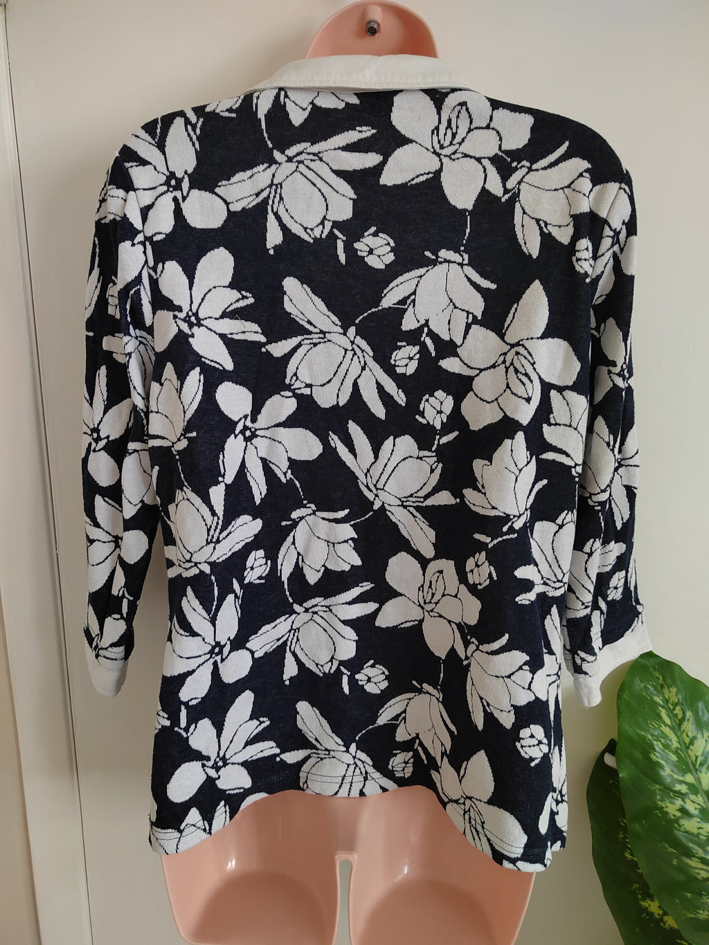 Bonmarché Navy & White Floral Collared Top – Size 14
