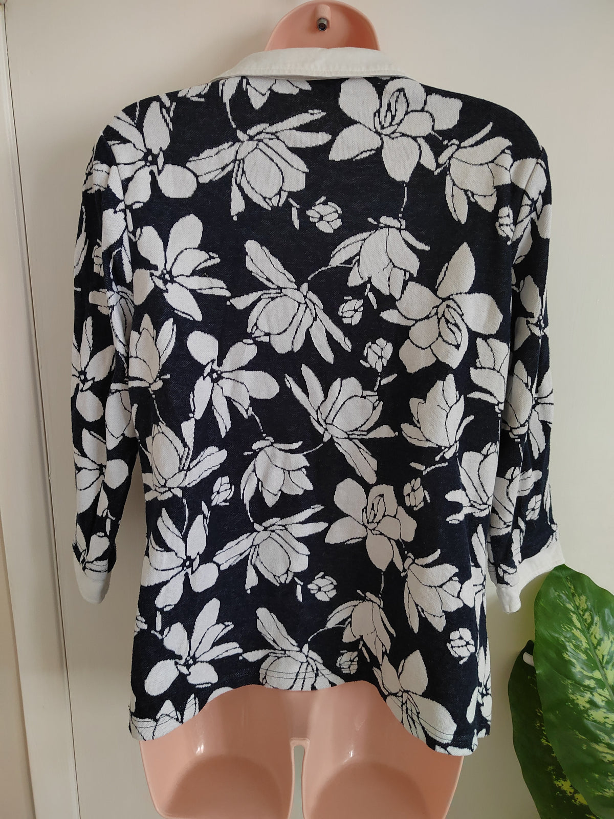 Bonmarché Navy & White Floral Collared Top – Size 14