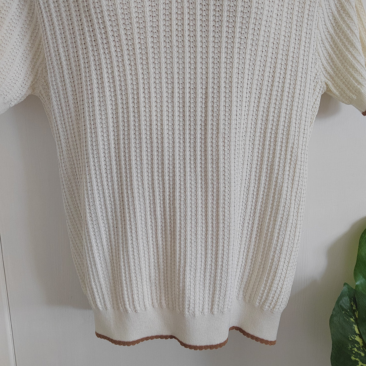 BoohooMAN Men's Retro Textured Knit Polo Shirt – Cream & Brown - Size Large NWT