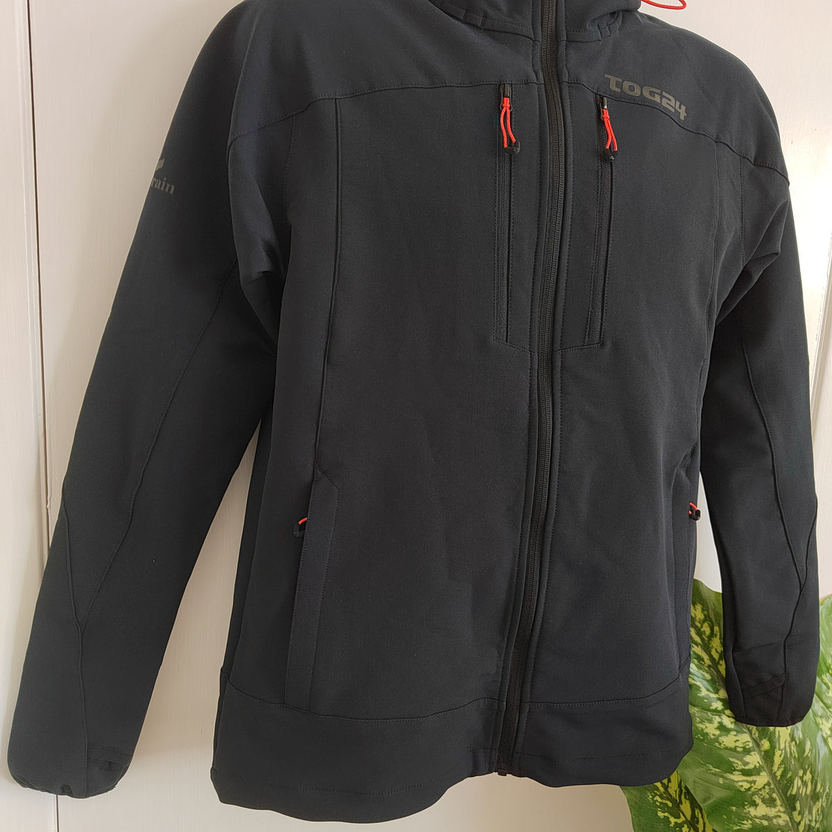 TOG24 Men’s Wagner All Terrain Softshell Jacket – Black - Size Small NWOT