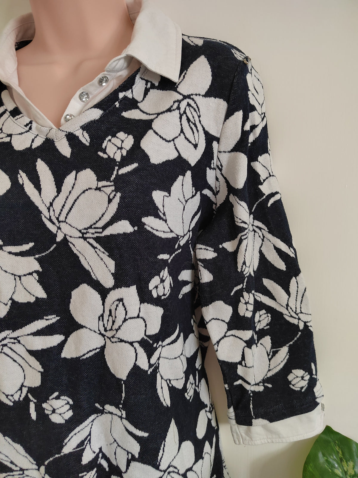 Bonmarché Navy & White Floral Collared Top – Size 14