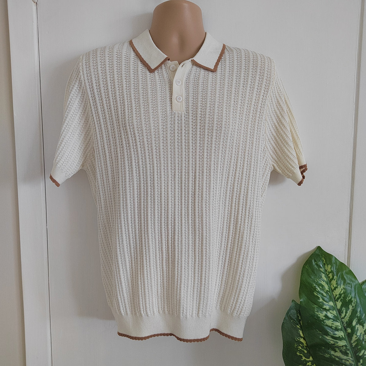 BoohooMAN Men's Retro Textured Knit Polo Shirt – Cream & Brown - Size Large NWT