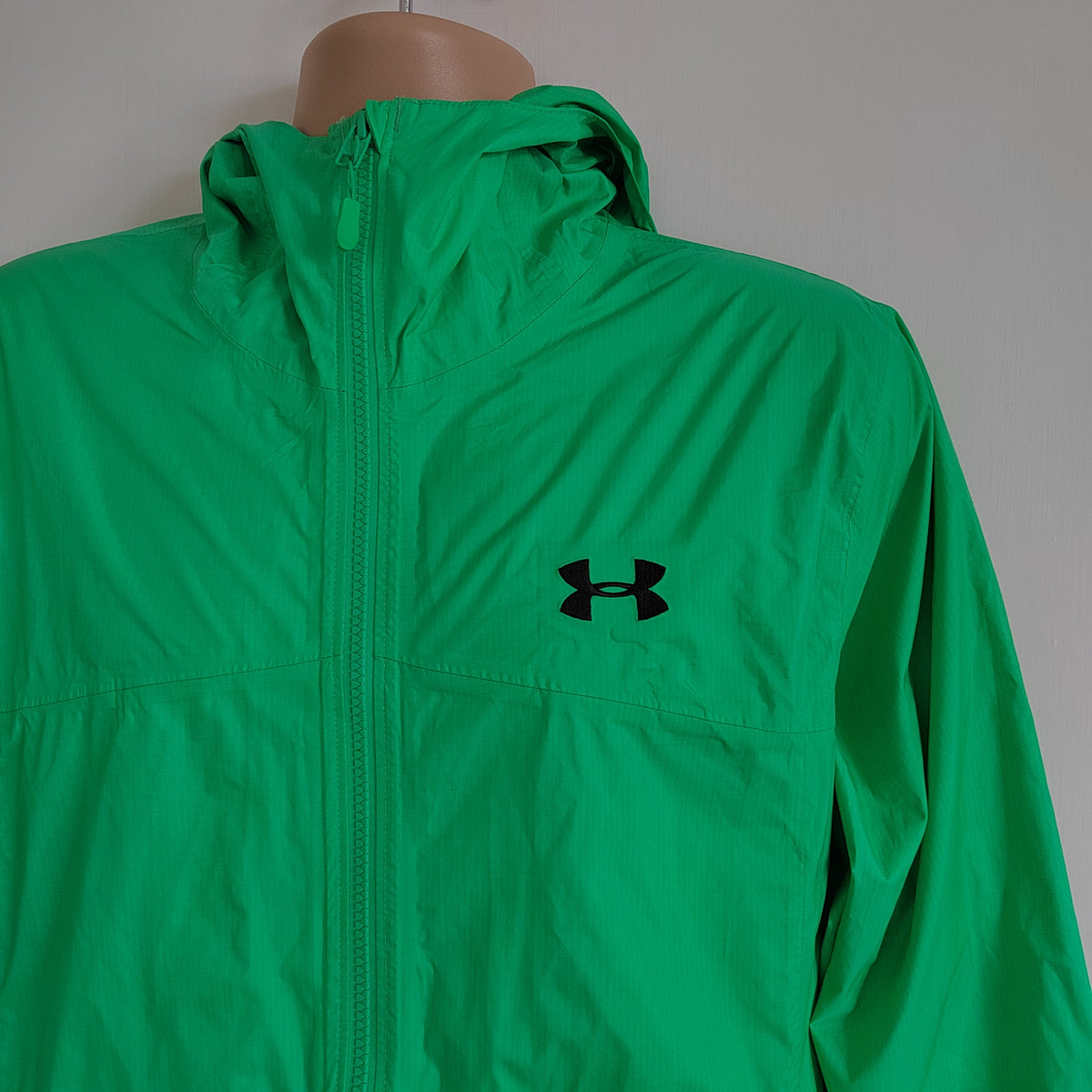 Under Armour Men's Green Lightweight Full-Zip Hooded Windbreaker Jacket - Size Medium