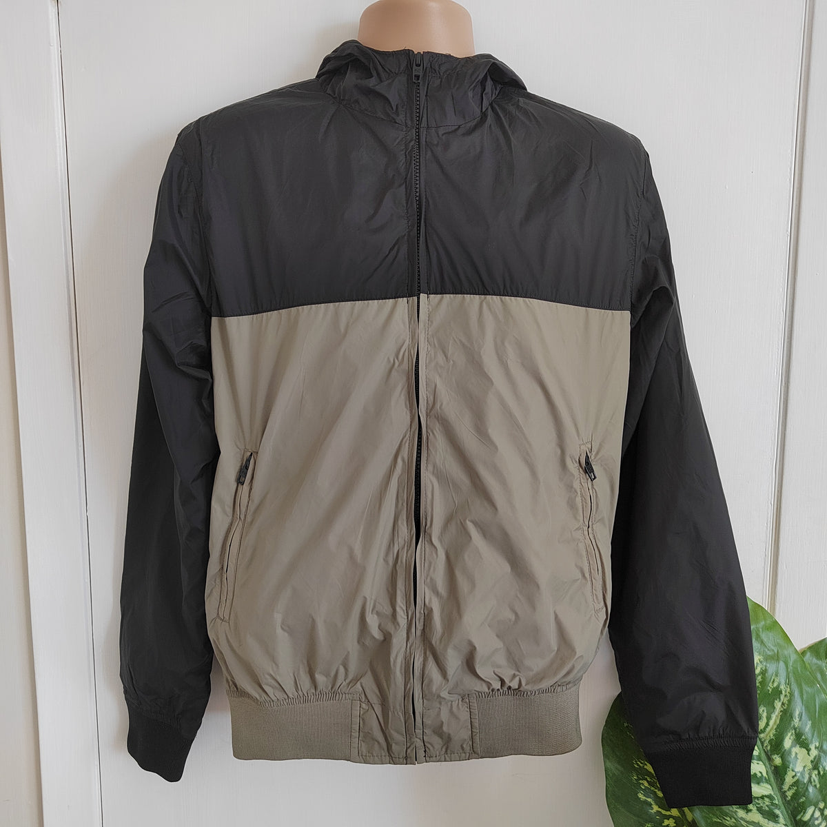 French Connection Men’s Hooded Windbreaker Jacket – Size Small