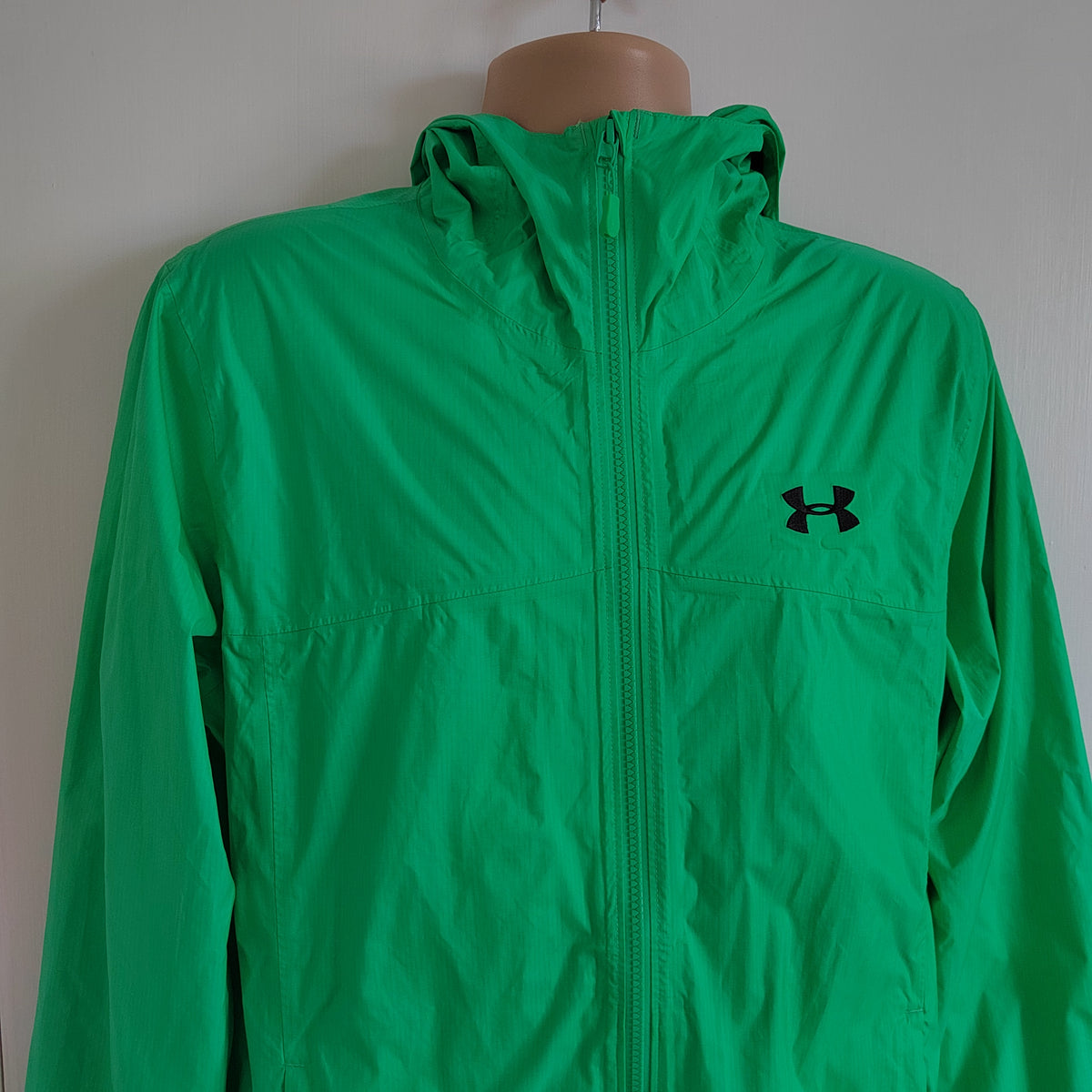 Under Armour Men's Green Lightweight Full-Zip Hooded Windbreaker Jacket - Size Medium