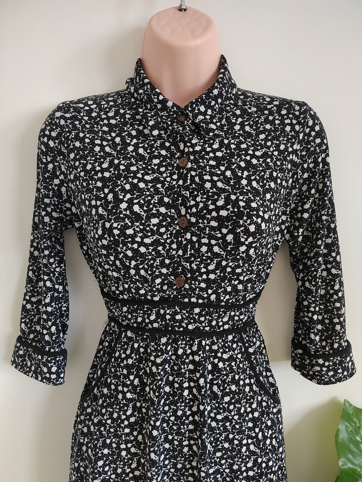 Monteau Los Angeles Black Ditsy Floral Shirt Dress - Size Small