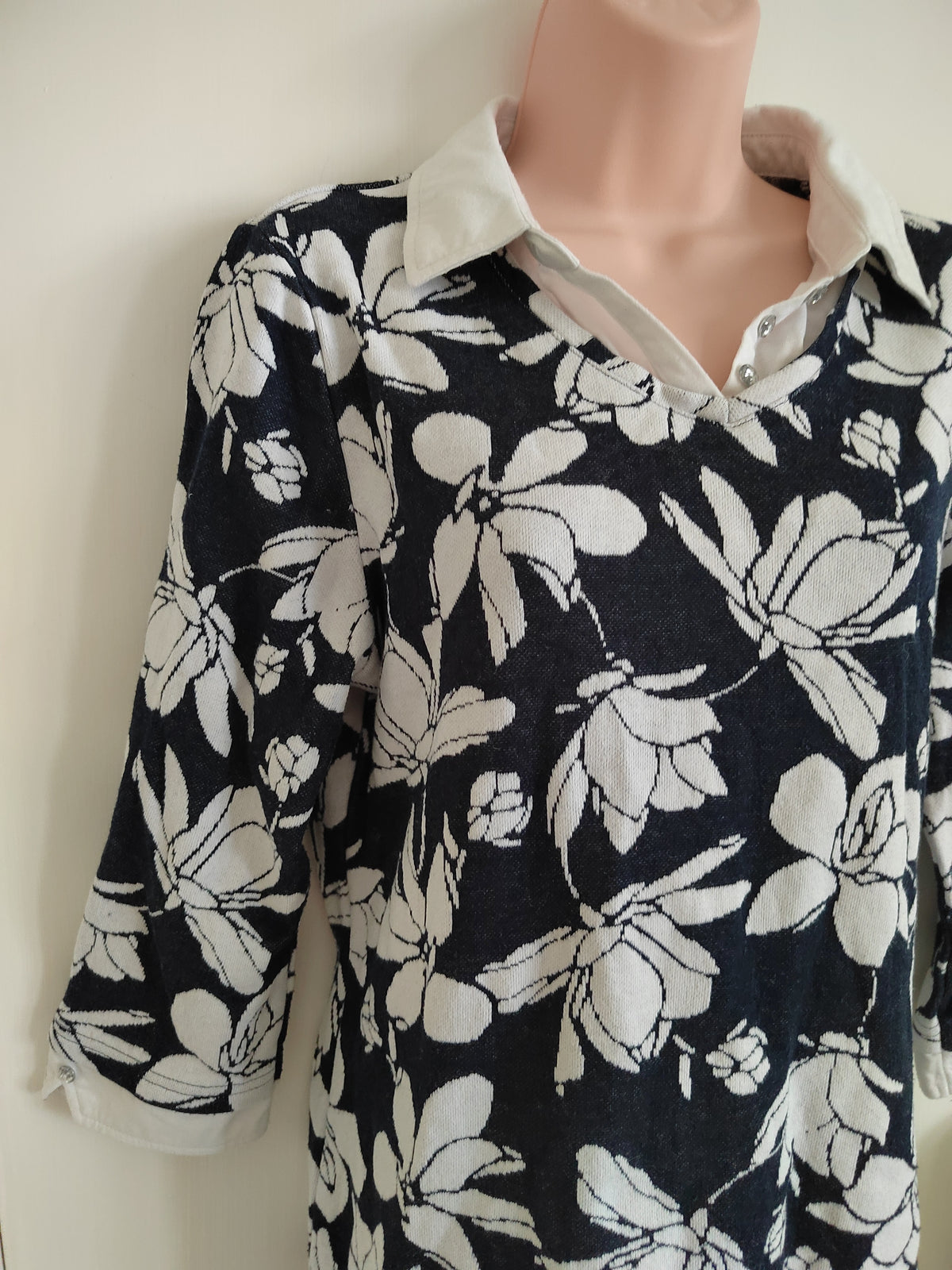 Bonmarché Navy & White Floral Collared Top – Size 14