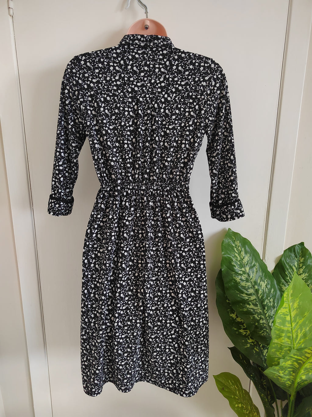 Monteau Los Angeles Black Ditsy Floral Shirt Dress - Size Small