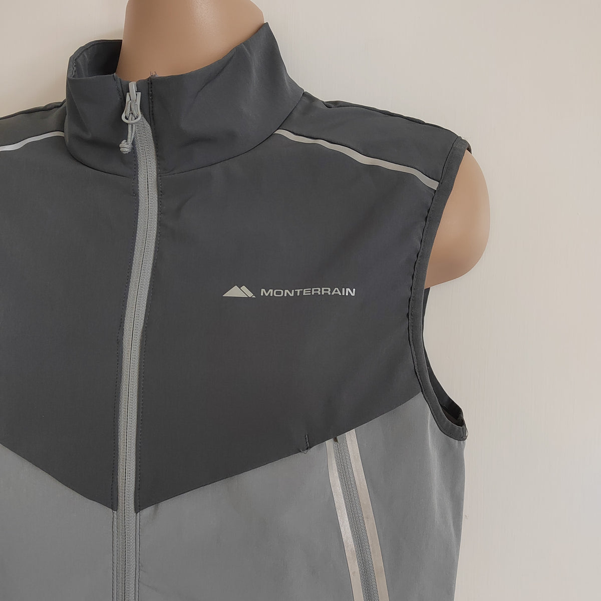 Monterrain Men’s Two-Tone Technical Running Vest / Gilet – Grey - Size Large