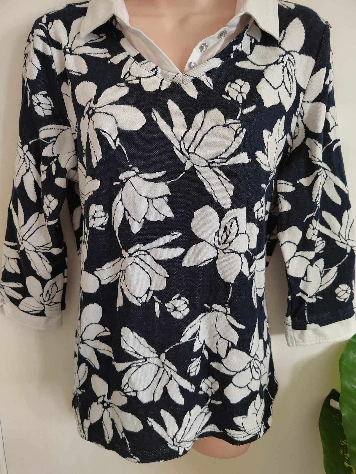 Bonmarché Navy & White Floral Collared Top – Size 14