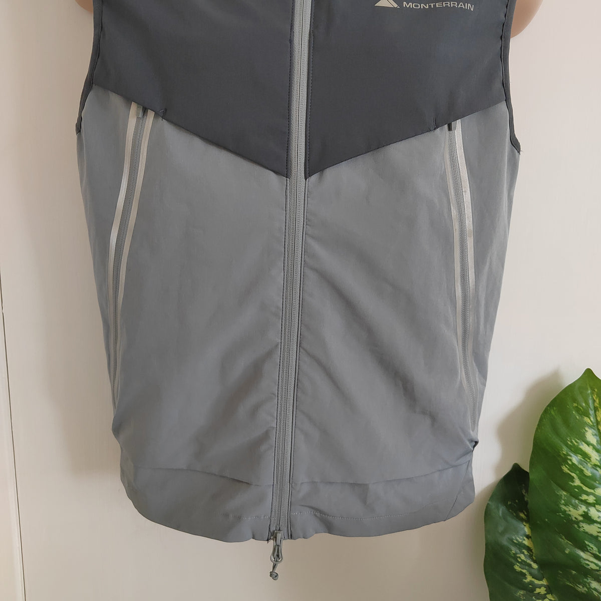 Monterrain Men’s Two-Tone Technical Running Vest / Gilet – Grey - Size Large