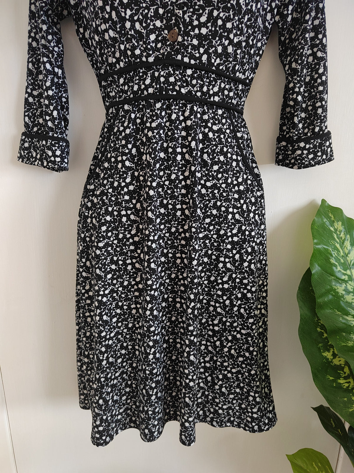 Monteau Los Angeles Black Ditsy Floral Shirt Dress - Size Small