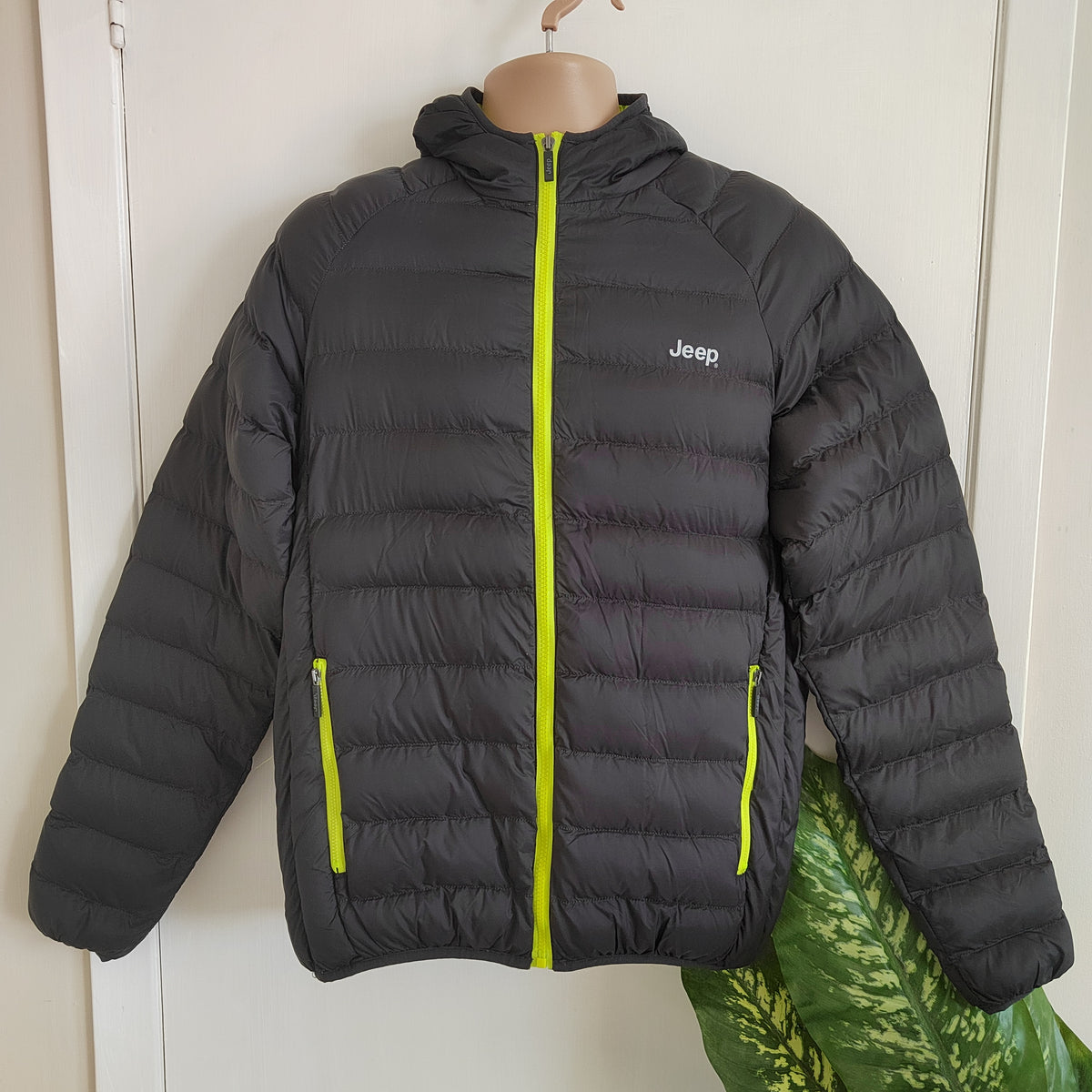 Jeep Lightweight Hooded Puffer Jacket - Size Medium NWOT