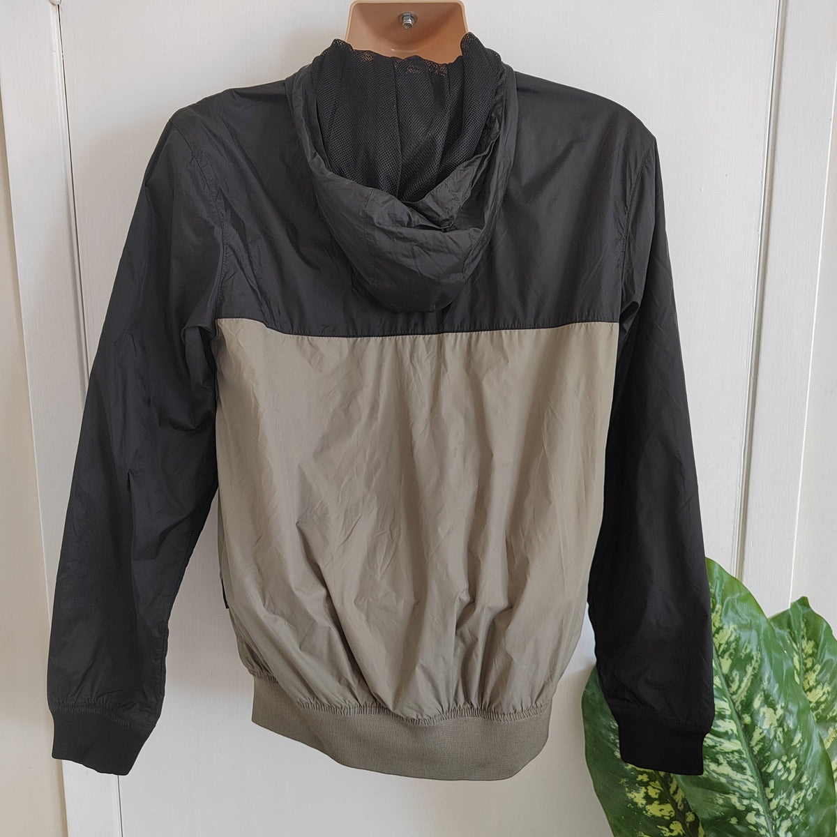 French Connection Men’s Hooded Windbreaker Jacket – Size Small