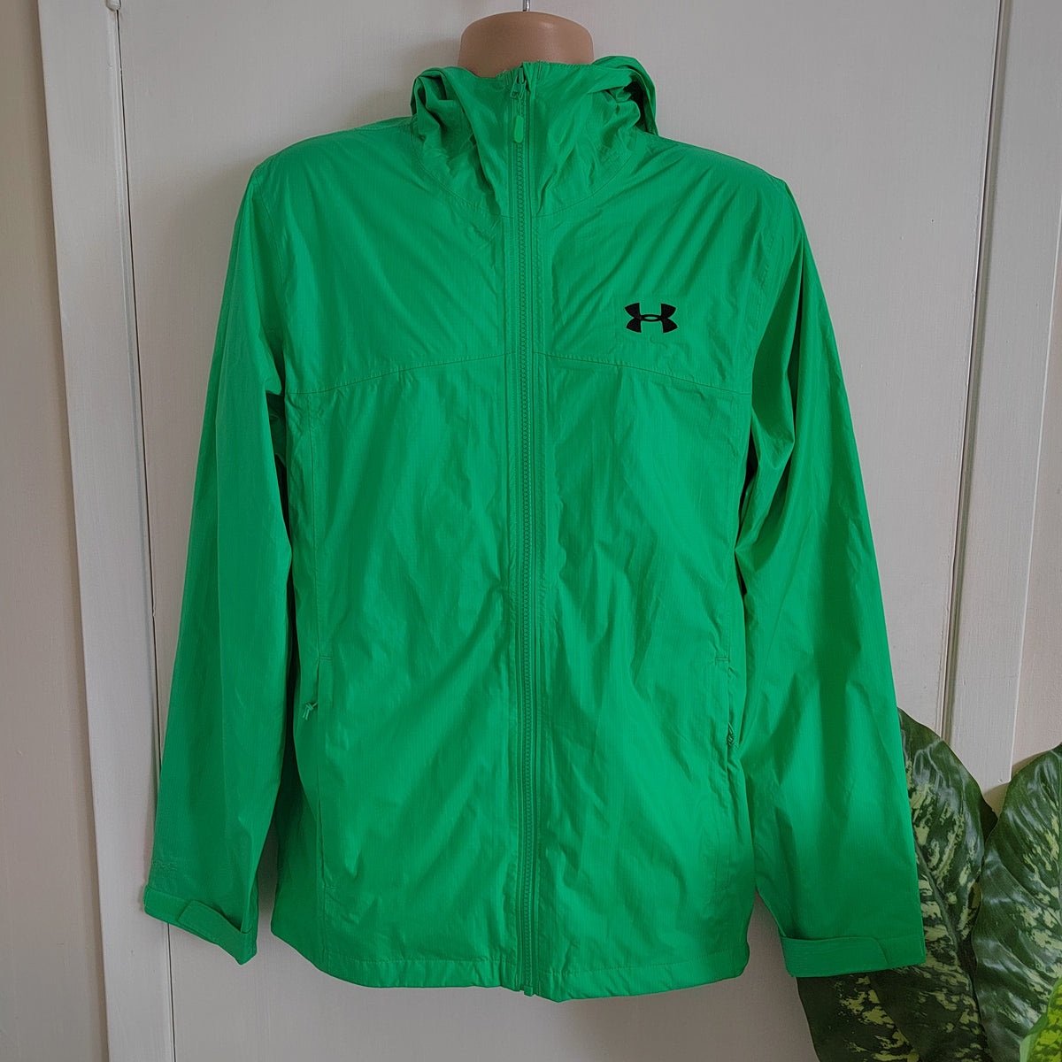 Under Armour Men's Green Lightweight Full-Zip Hooded Windbreaker Jacket - Size Medium