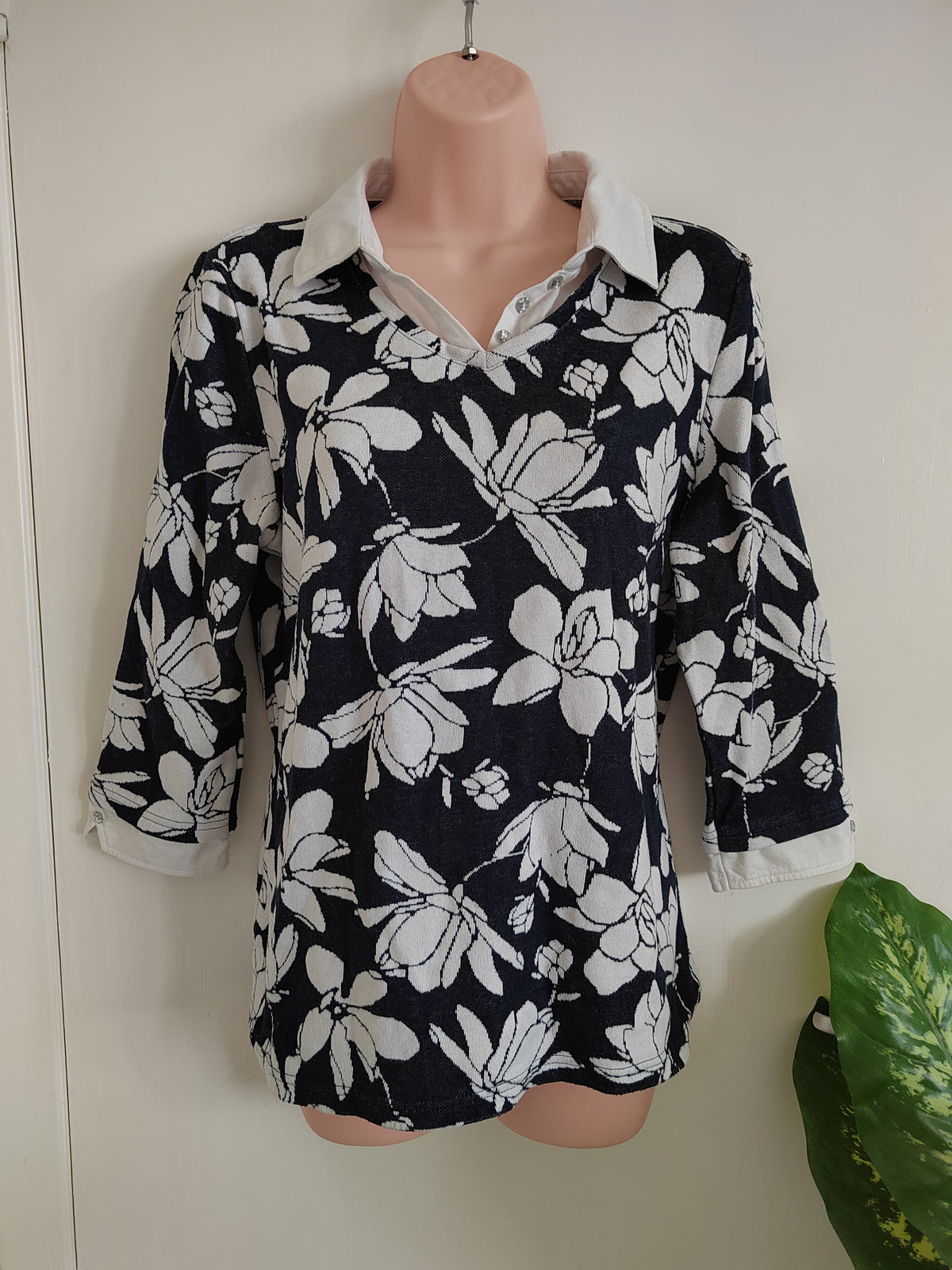 Bonmarché Navy & White Floral Collared Top – Size 14