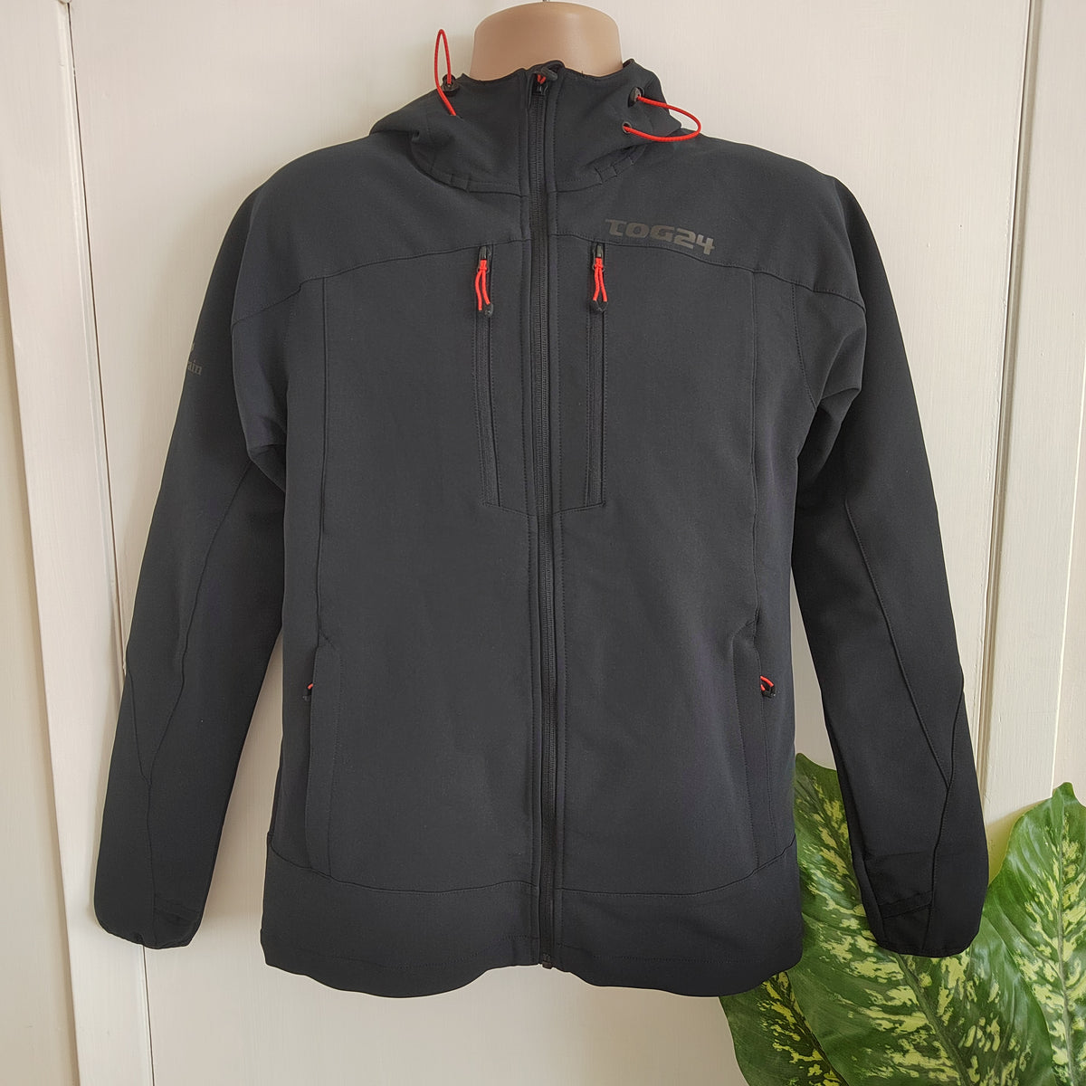 TOG24 Men’s Wagner All Terrain Softshell Jacket – Black - Size Small NWOT