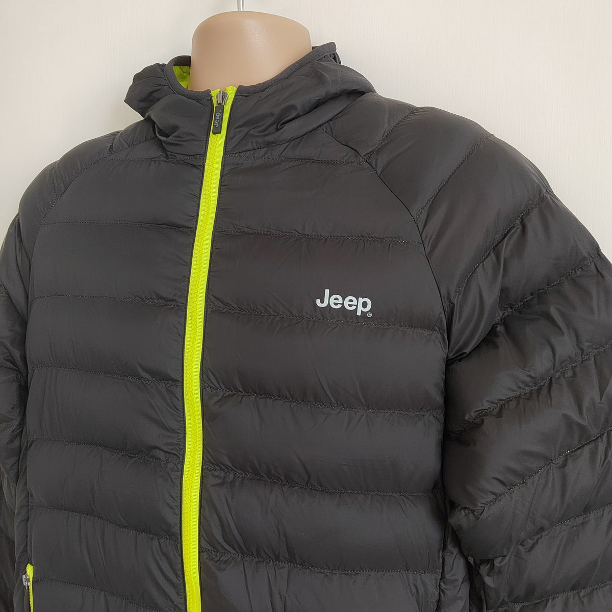 Jeep Lightweight Hooded Puffer Jacket - Size Medium NWOT