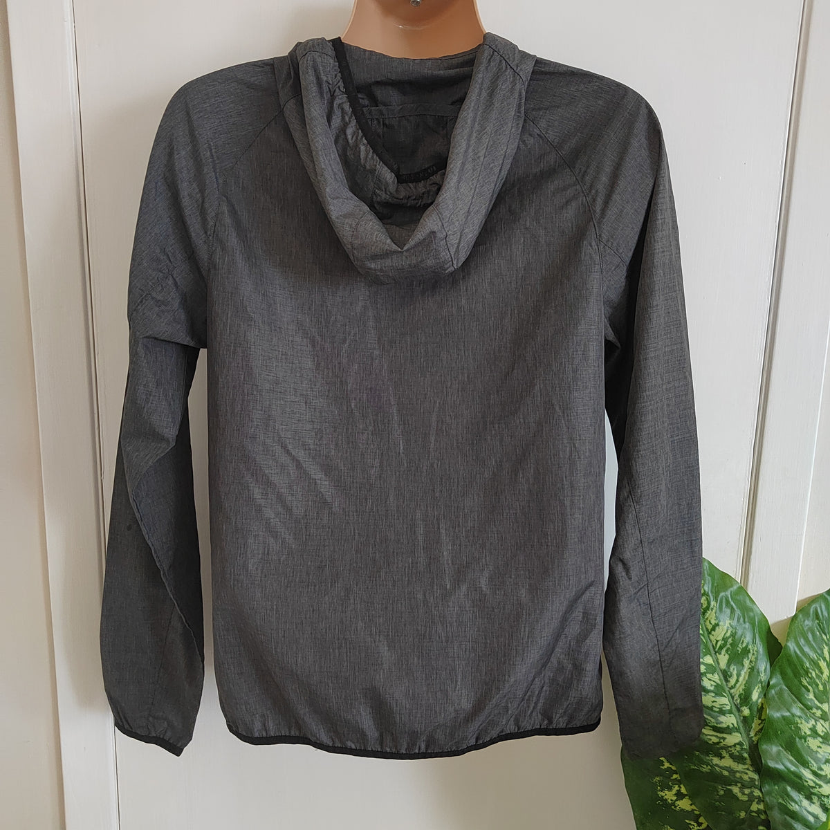 Rhino Skin Lightweight Hooded Performance Windbreaker Jacket – Heather Charcoal - Size Small