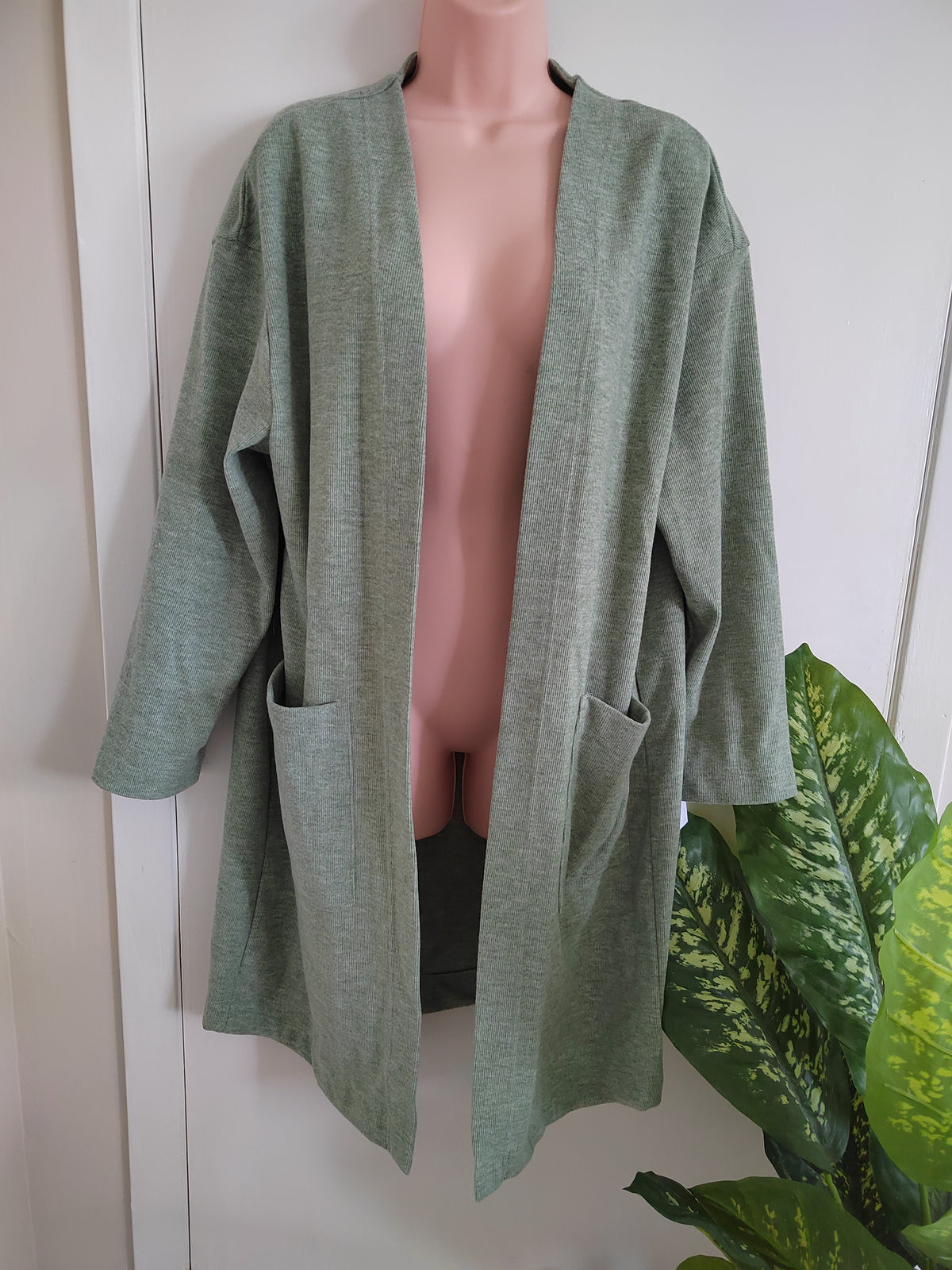 Stradivarius Sage Green Ribbed Open Front Duster Cardigan — Size 12/14 NWOT