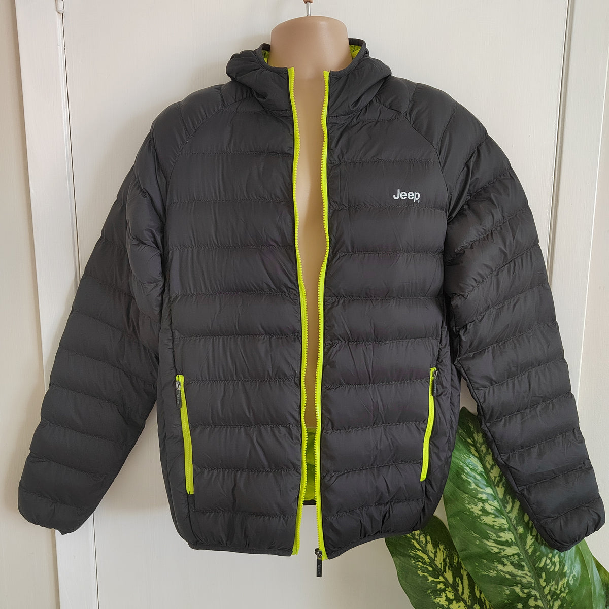 Jeep Lightweight Hooded Puffer Jacket - Size Medium NWOT