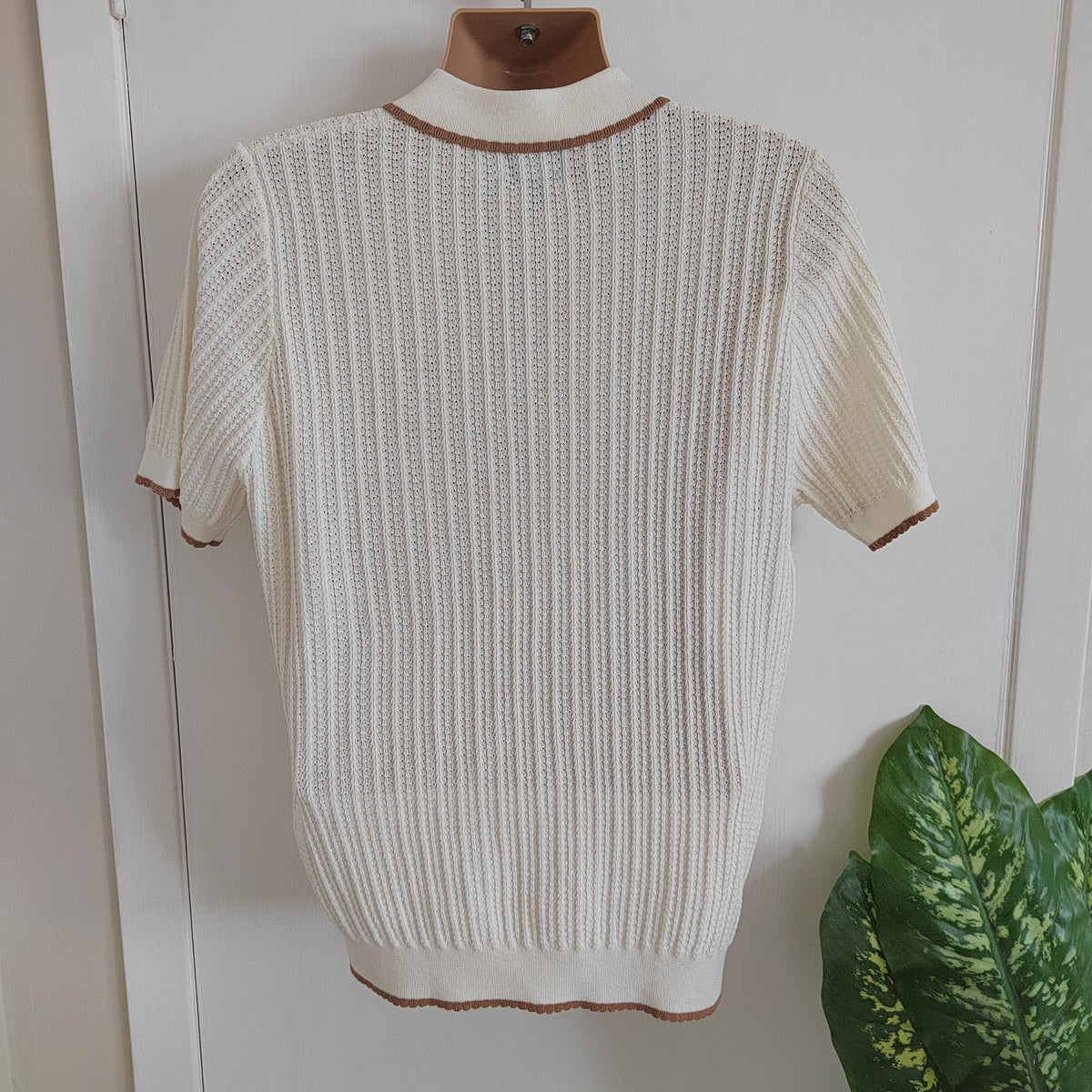BoohooMAN Men's Retro Textured Knit Polo Shirt – Cream & Brown - Size Large NWT