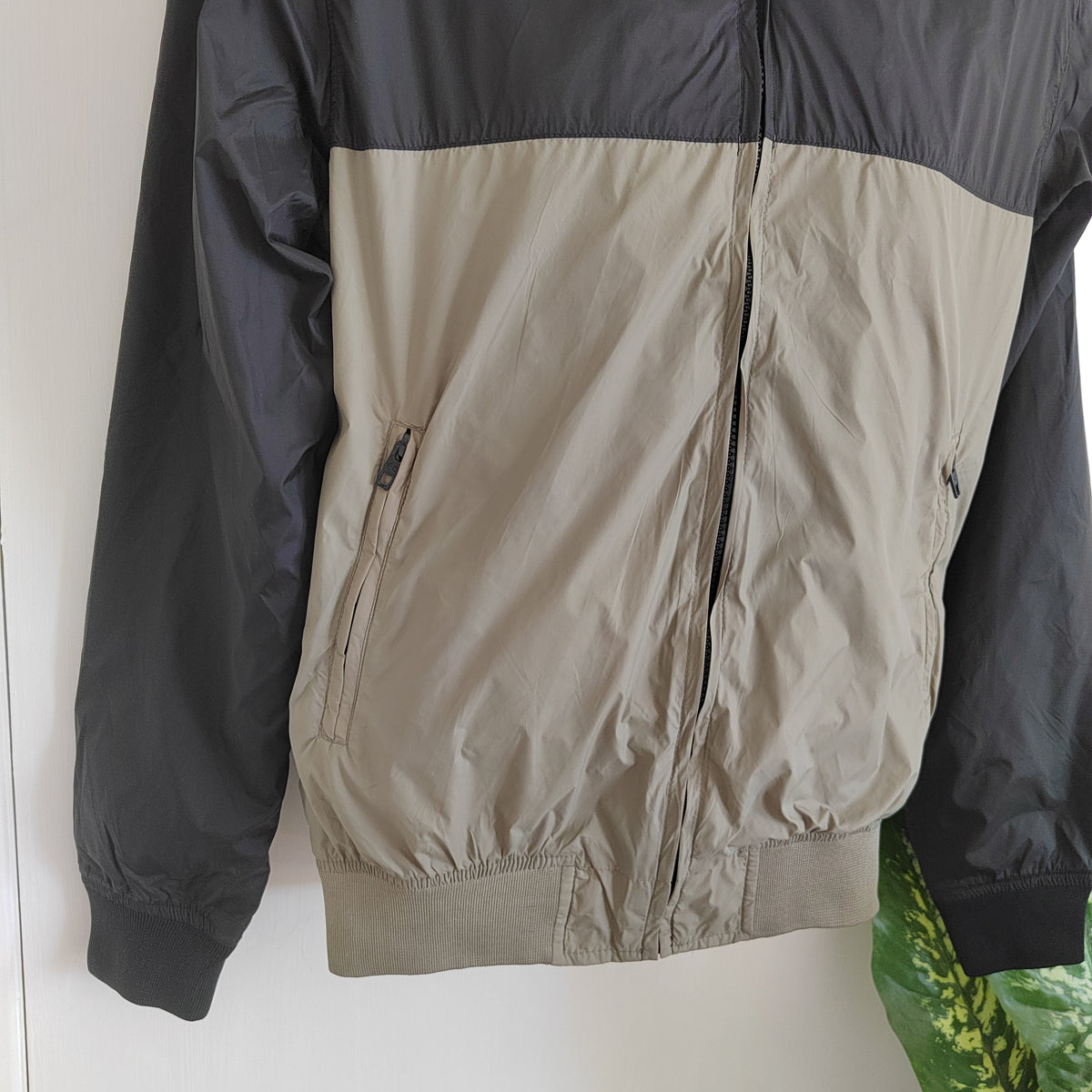 French Connection Men’s Hooded Windbreaker Jacket – Size Small