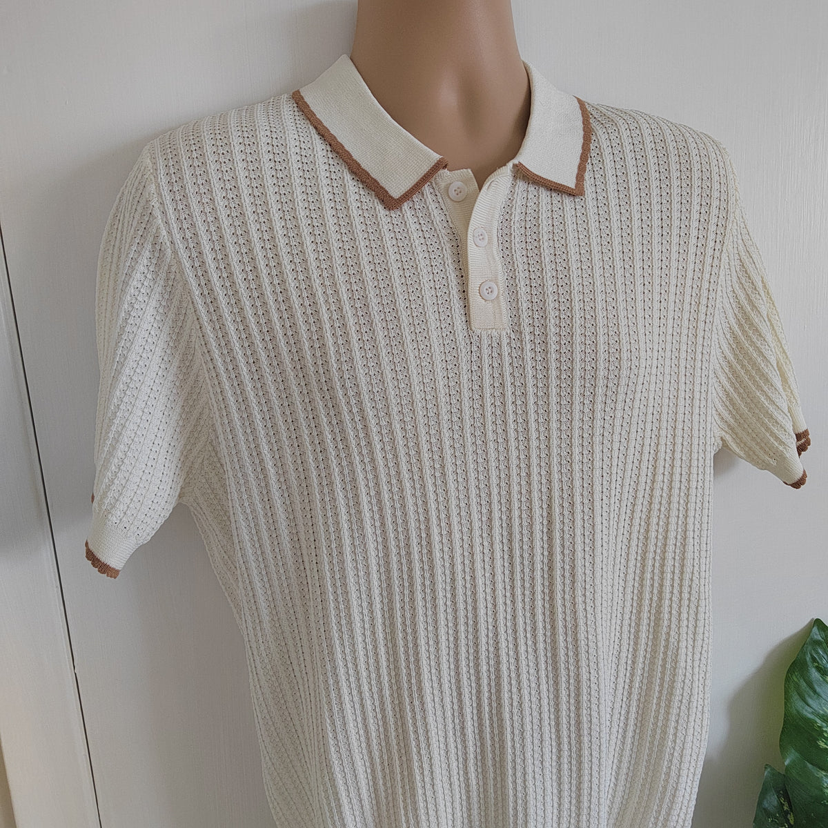 BoohooMAN Men's Retro Textured Knit Polo Shirt – Cream & Brown - Size Large NWT